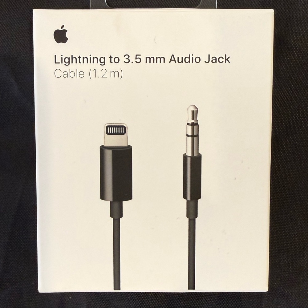 Apple Lightning to 3.5 mm Audio Jack Cable (1.2 m) - NIB